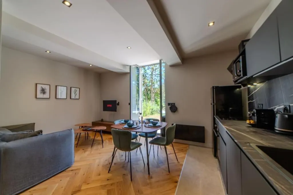 Le Charmant D'Ecully Logement Unique Avec Jardin A 10 Minutes De Lyon 0*, Ecully France