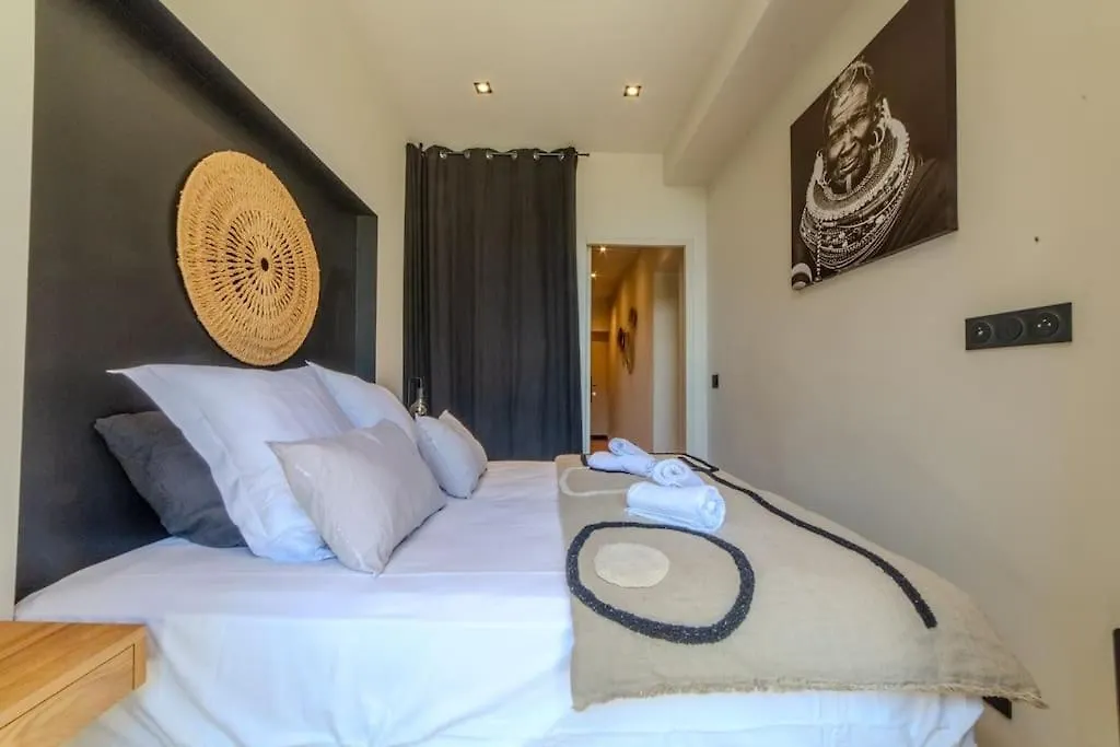 Le Charmant D'Ecully Logement Unique Avec Jardin A 10 Minutes De Lyon Ecully